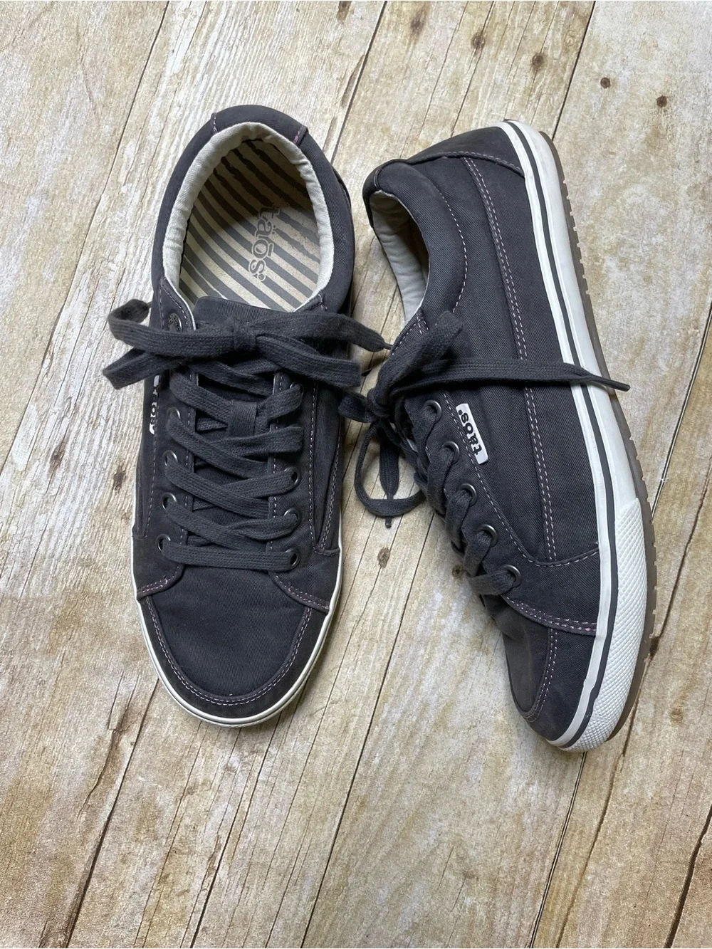 Taos Moc Star Women’s Low Top Canvas Sneakers